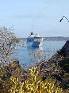 Blick zur Crystal Symphony