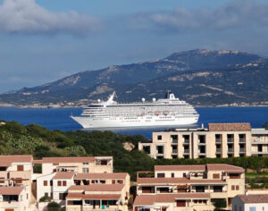 Blick zur Crystal Symphony
