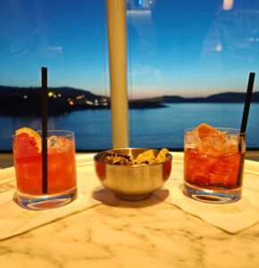Parma Negroni und Crystal Special Negroni Cocktail