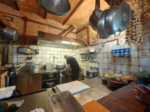 Chef Nico in seiner Küche