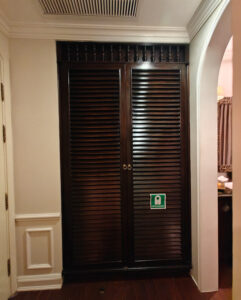 Kleiderschrank