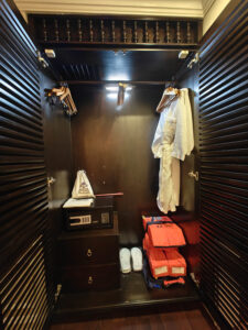 Kleiderschrank