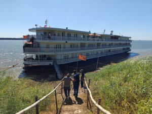 Mekong Navigator in Opopel