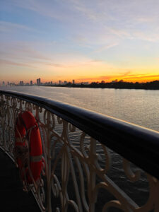 Phnom Penh zur Blauen Stunde