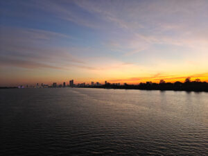 Phnom Penh zur Blauen Stunde