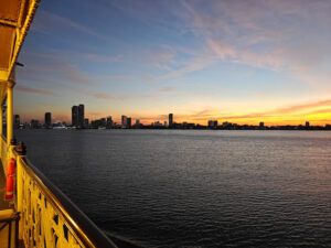 Phnom Penh zur Blauen Stunde
