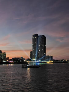 Phnom Penh bei Nacht