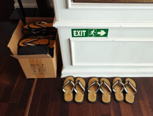 Reisstroh-Flip Flops als Ersatz
