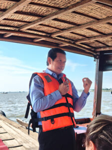 Guide Yang im Sampan