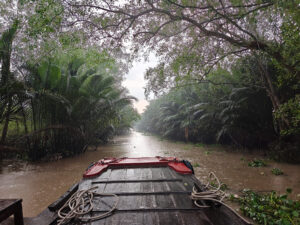 Kanalfahrt mit dem Sampan