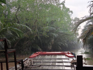 Kanalfahrt mit dem Sampan