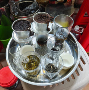 wir probieren Kaffee und Tee