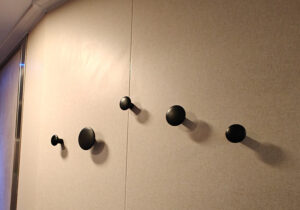 Kleiderhaken an der Wand