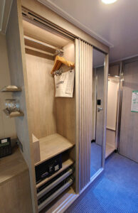 linker Schrank