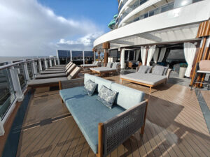 Indulge Outdoor Lounge