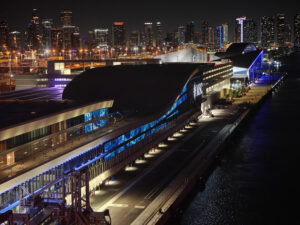 das neue MSC Terminal am Abend