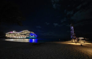 MSC World America bei Nacht
