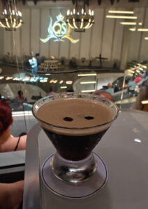 ein Espresso Martini zum Wachbleiben