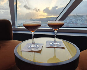 Espresso Martini in der Observation Lounge