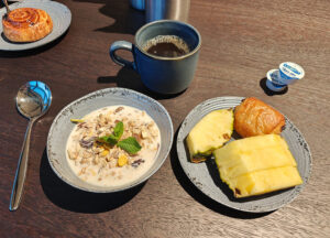Frühstück in der Indulge Food Hall