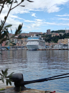 Oceania Allura in Genua