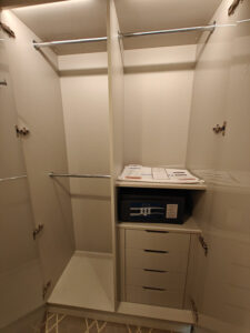 rechter Schrank