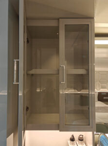 Glasschrank