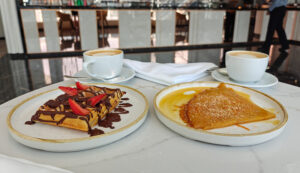 Waffel mit Beeren und Crêpe Suzette