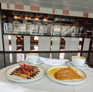 Waffel mit Beeren und Crêpe Suzette