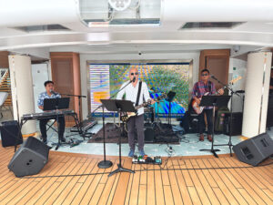 und Musik mit der Poolband