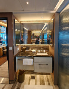 Oceania Suite 11080