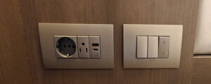 230 V EU-Steckdose, 110 V US-Steckdose, USB A und C