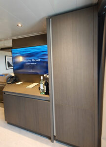 hoher Schrank