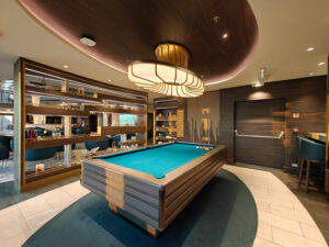 Astern Lounge