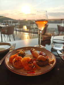 Dinner mit Sonnenuntergang