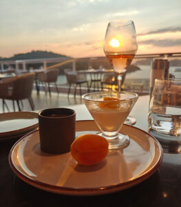 Dinner mit Sonnenuntergang