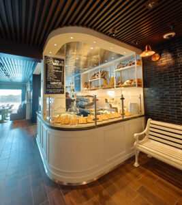 Le Grand Bistro
