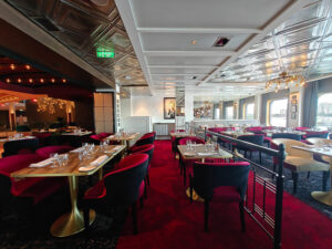 Le Grand Bistro