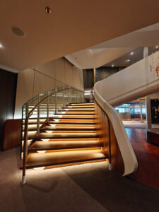 Treppe bei den Restaurants