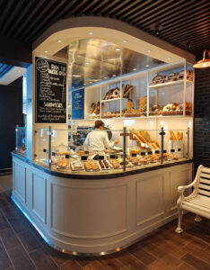 Le Grand Bistro