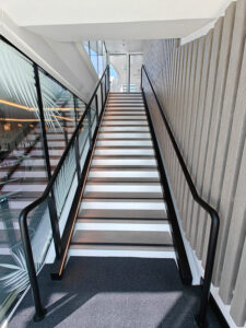 Treppe zum Retreat Sundeck