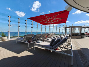 Retreat Sundeck mit Retreat Pool