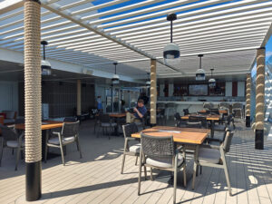 Retreat Pool Bar