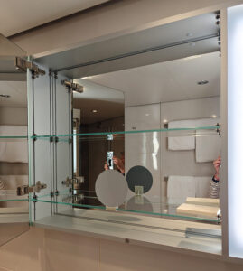Schrank rechts