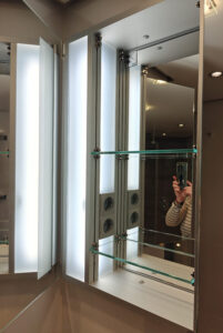 Schrank links