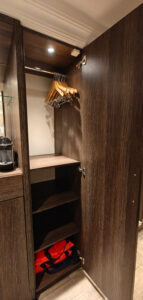 linker Schrank