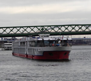 Maxima I