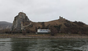 Burg Theben mit Jungfrauenturm