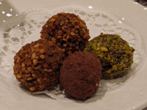 Petit Fours & Pralinen