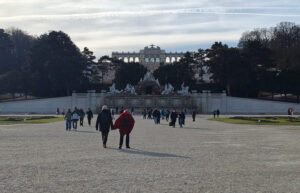 Neptunbrunnen und Gloriette
